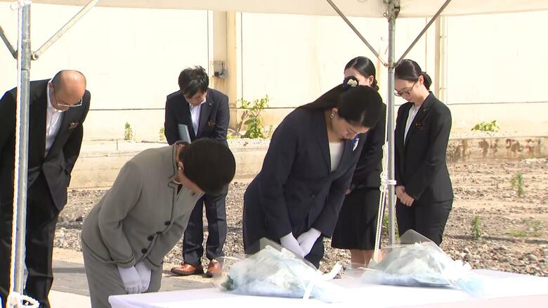 犠牲者に黙とうされる久子さま・承子さま