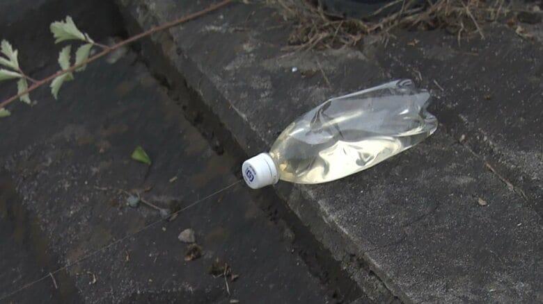 竿のかわりに用いるのは“ペットボトル”