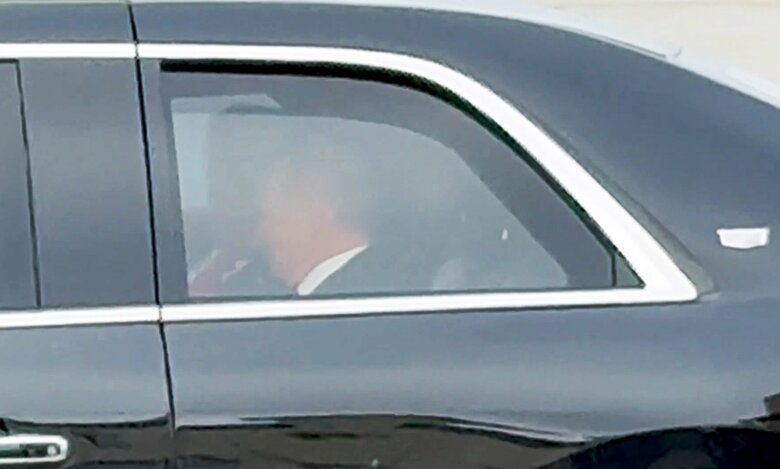 米大統領専用車内でのトランプ氏とプーチン氏（スカヴィーノ米大統領首席補佐官代理Xより）