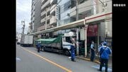 「結構なスピードで…」トラックが商店街の歩道に乗り上げ　ガードレール突き破り電柱に激突　東京・JR西荻窪駅付近