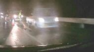 大雨で…道路に直径1ｍの穴　約30台の車がパンク　3時間余り通行止めに　斜面が崩れ土砂が流入する被害も　長野県南部では11日未明～昼前、雷を伴う激しい雨の所も　土砂災害に十分注意