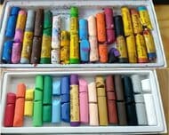 汚れたクレパスが“ベビーオイル”で復活? 手入れ方法が話題…他にも“裏技”がないか担当者に聞いた