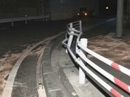 軽ワゴン車と乗用車が衝突 軽の後部座席にいた17歳高校生が車外に投げ出され死亡 双方の助手席にいた同乗者もケガ