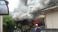 住宅2棟全焼の火事 けが人なし 鹿児島・さつま町