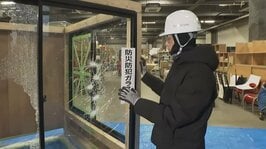 バールで叩いても割れない窓ガラスはどれ？4つの製品を比較。台風時はペットボトルが貫通することも…“防災・防犯”に強いガラスを解説