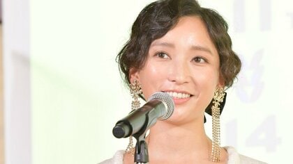 杏 まさに“女神”な真っ白衣装で魅了…「パリは青春の場所」紙の地図を手にオーディションを受けた思い出語る