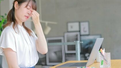「目が疲れる」「かすんで見える」はドライアイかも。涙の異常で傷や視力低下も…眼科医に聞く健康な目の生活習慣