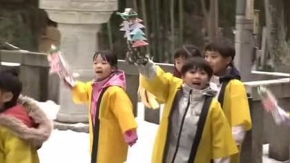 「ジョヤサ！」境内に元気な声響く　こども園の園児が手作りのミニ梵天奉納　1年の健康など祈る　秋田市