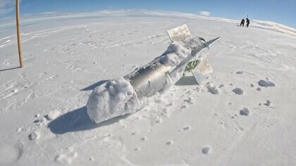 南極取材 特殊装置「ペネトレータ」を投下　氷河の状態を解明