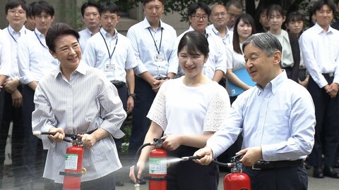 両陛下と愛子さま　消火器やホースを手に消火訓練　防災の日に宮内庁職員の防災訓練に初めて参加