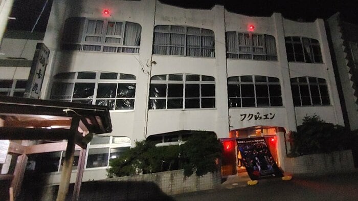 「デストピア吉岡フクジュエン」の外観(提供:TUGIHAGI)
