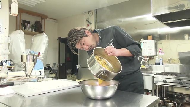 福島市飯坂町にある「パティスリー・サワダ」の澤田健さん