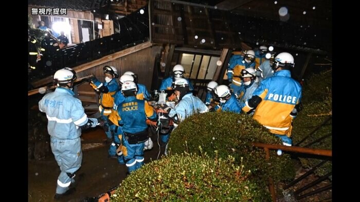 倒壊家屋から90代の女性を救助 1月6日
