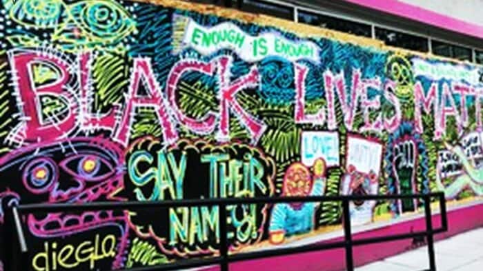 あらゆるところで目にするようになった「Black Lives Matter」の文字