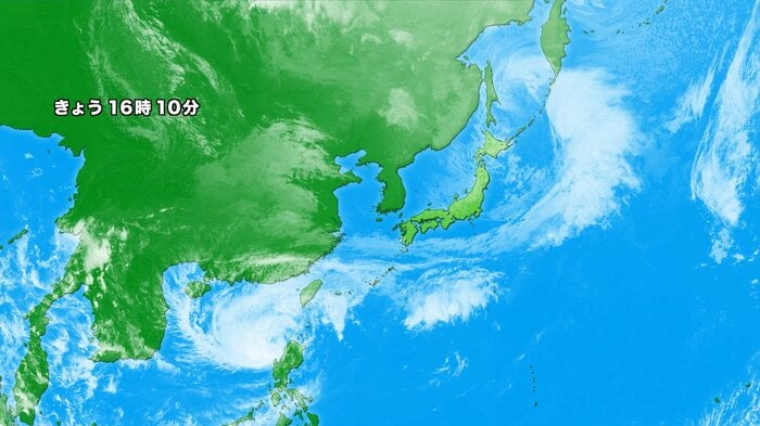気象衛星がとらえた台風２６号（１１月１０日午後４時１０分撮影）