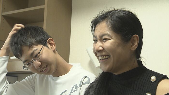 山崎さんと母親