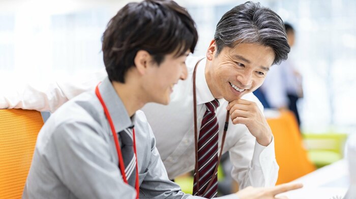 表情の柔らかさも大切(画像はイメージ)
