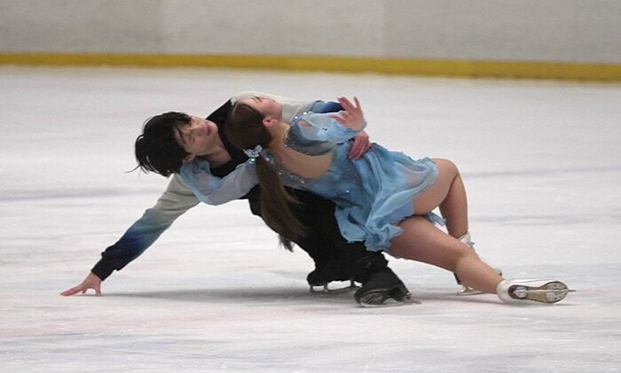 フリーダンスでも息の合った滑りを見せた“りかしん”（西日本選手権）
