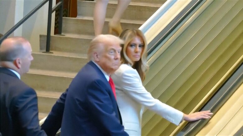 国連本部訪問のトランプ大統領夫妻にエスカレーター停止トラブルは意図的？ホワイトハウス報道官SNS投稿｜FNNプライムオンライン