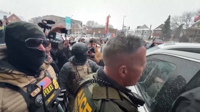 アメリカ移民当局の捜査官にボディカメラの配備を開始　トランプ大統領「法執行機関に有益」　ミネアポリスでの市民2人死亡に批判高まる中｜FNNプライムオンライン