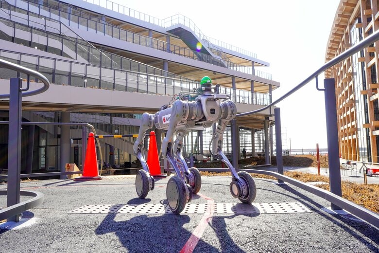 ポケット・クエリーズ、鴻池組と共同で四足歩行ロボットの「ライントレース機能」を開発 ー 大阪・夢洲での自律走行実験に成功