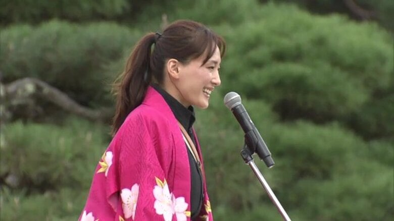 綾瀬はるかさん「毎年呼んでくれてありがとなし」会津弁であいさつ　会津まつりのメインイベント“会津藩公行列”に登場【福島発】｜FNNプライムオンライン