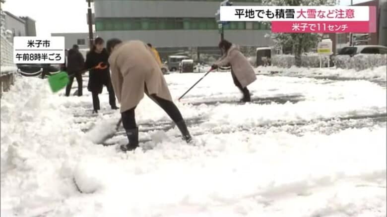 「一晩で一気に積もって大変です」山陰の平地でも積雪…交通機関に乱れ　24日まで大雪に注意｜FNNプライムオンライン