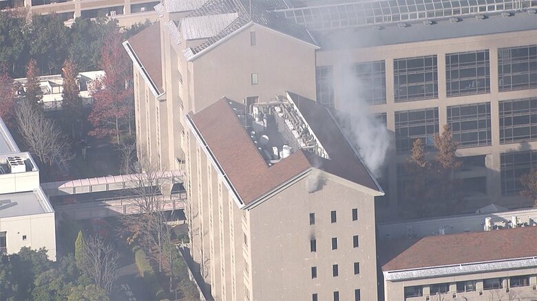 火事がおきている都立大学う南大沢キャンパス(午後2時前 東京・八王子市)