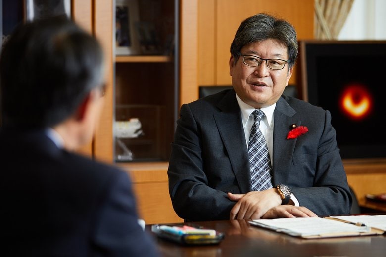 萩生田光一文科相 内閣官房副長官、自民党幹事長代行を経て現職 当選5回