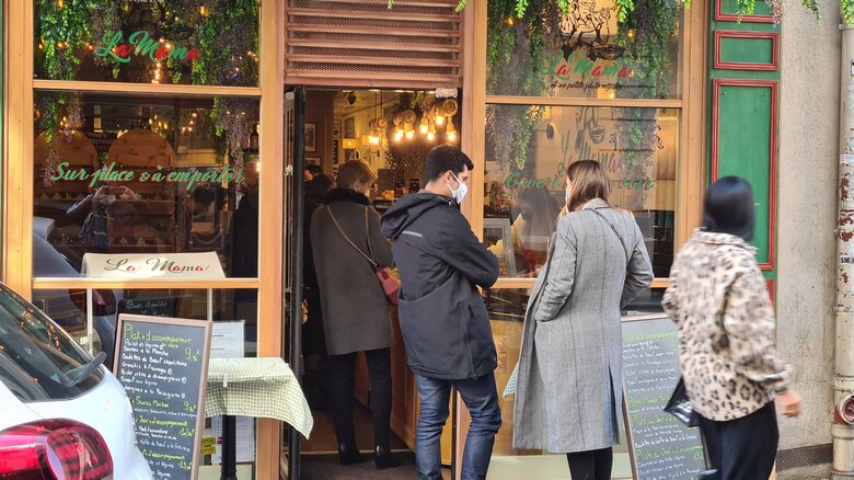 飲食店は店内営業が禁止されている