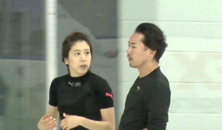 氷上で常に話し合う2人
