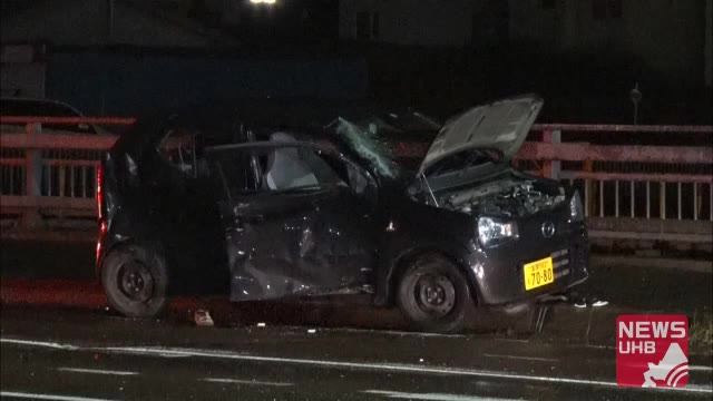 駐車場から出た2人乗り軽乗用車に直進するトレーラー衝突 48歳女性死亡 3人死傷