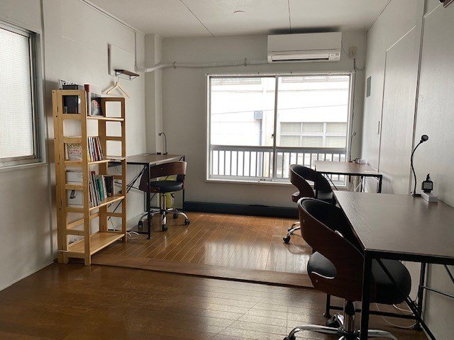宿泊客が見込めなくなり部屋をテレワーク用スペースに転換