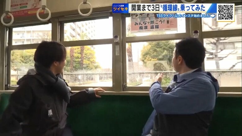 沿線の広島大学法学部を眺める2人