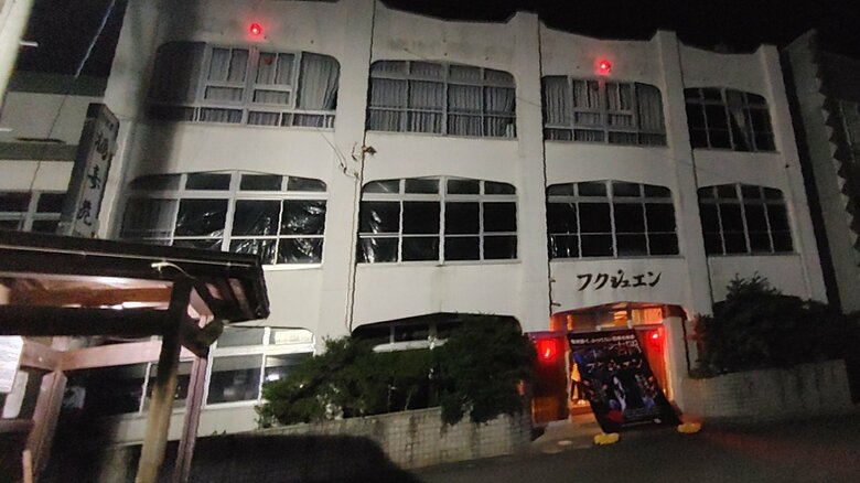 「デストピア吉岡フクジュエン」の外観（提供：TUGIHAGI）