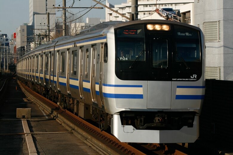 「横須賀・総武快速線 E217系」（提供：JR東日本）