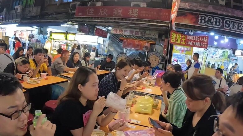 地元の人でにぎわう