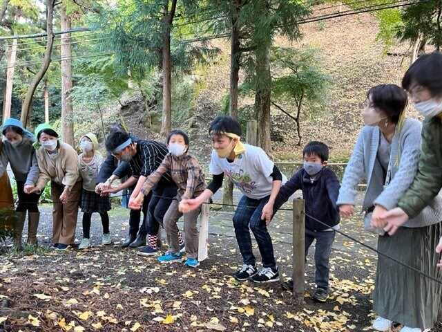 ”まつり”で子どもたちは生き生きと踊る