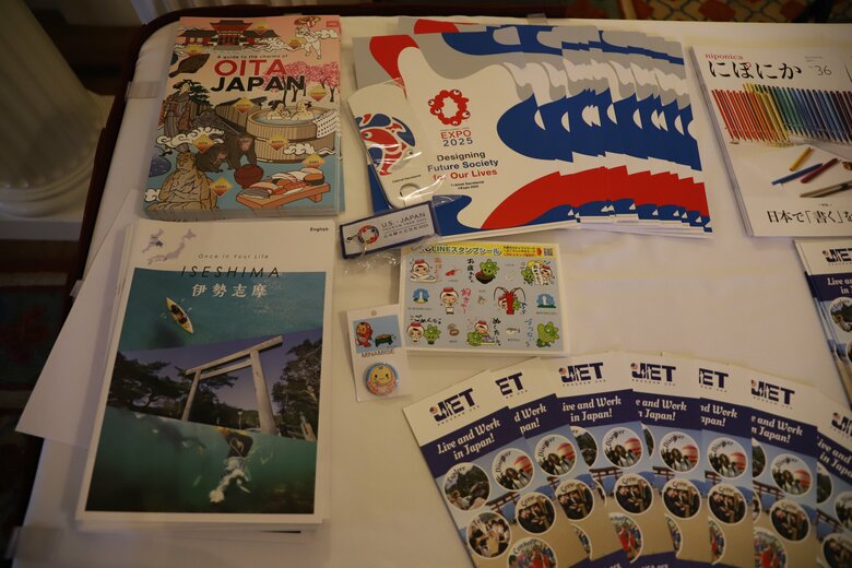 会場には日本留学やJETプログラムの資料も置かれた
