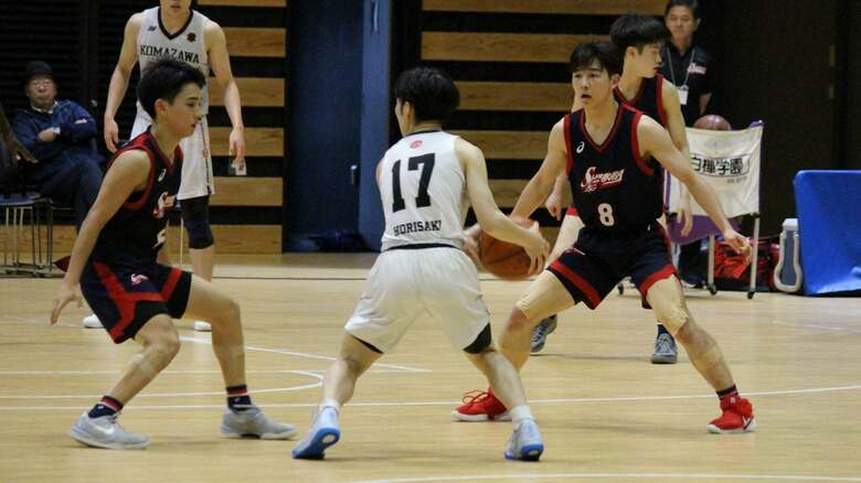 白樺学園・6森屋昊珂選手(左)、8中森優汰選手(右)