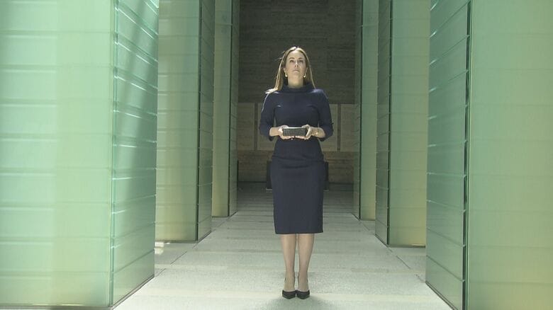 国立長崎原爆死没者追悼平和祈念館を訪ねるヴィクトリアさん