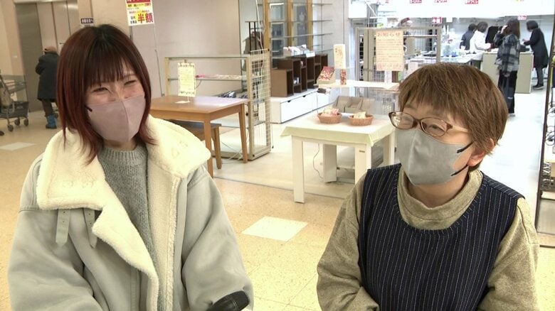 最後の営業を見届けに来た母娘