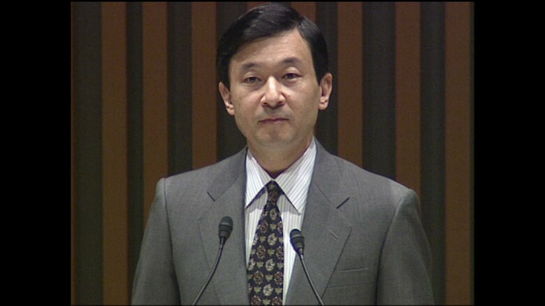 おことばを述べられる皇太子さま