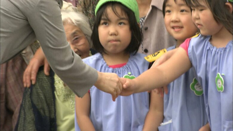 2011年8月、岩手･大船渡市を訪問された両陛下