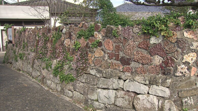 耐火レンガを再利用した「トンバイ塀」