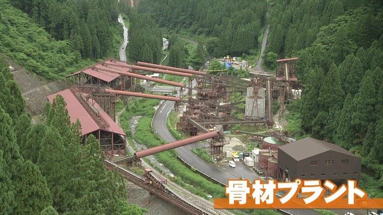 採掘した岩石が運ばれる骨材プラント