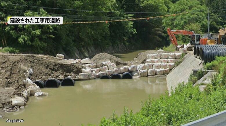 建設された工事用道路（Google Earthより）