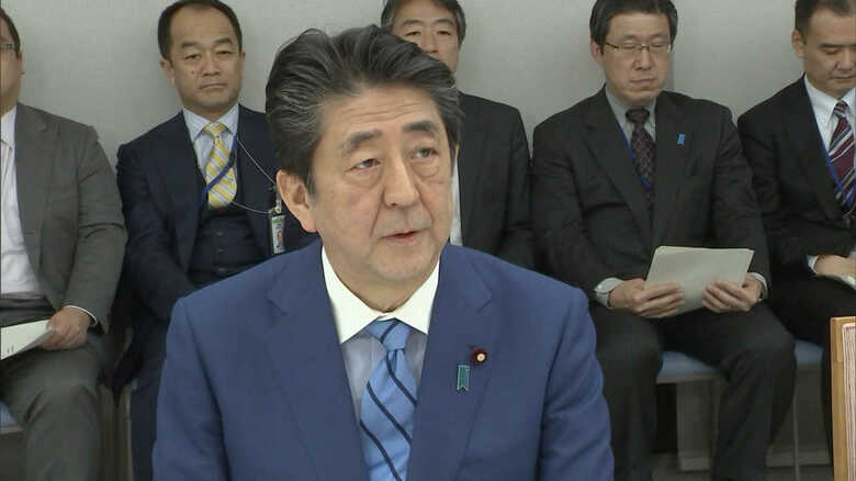 臨時休校の要請を行う安倍首相