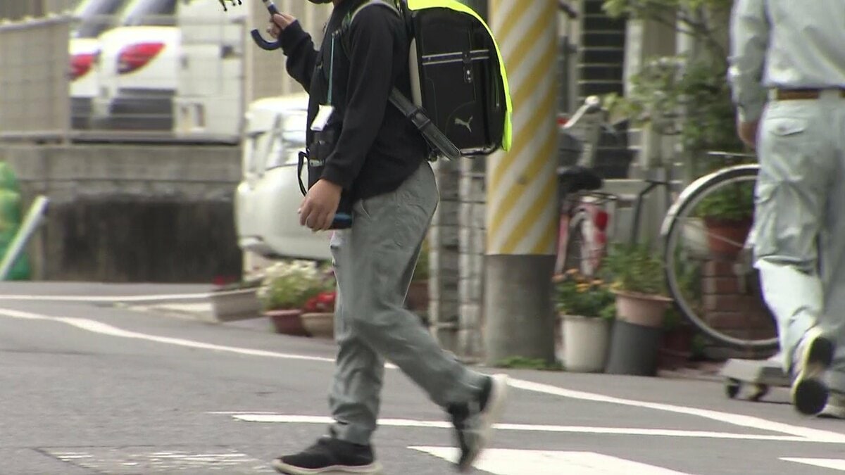 全裸で通学路 