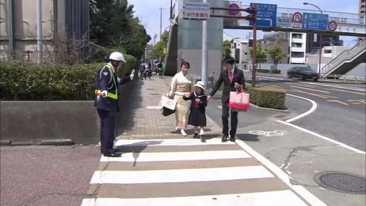 全裸で通学路 